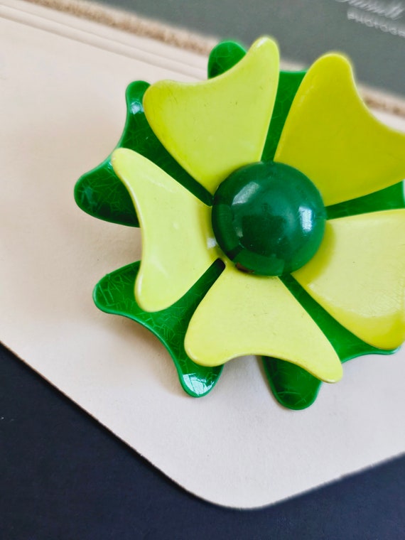 Vintage 60's Mod Retro Enamel Flower Brooch Lime … - image 4