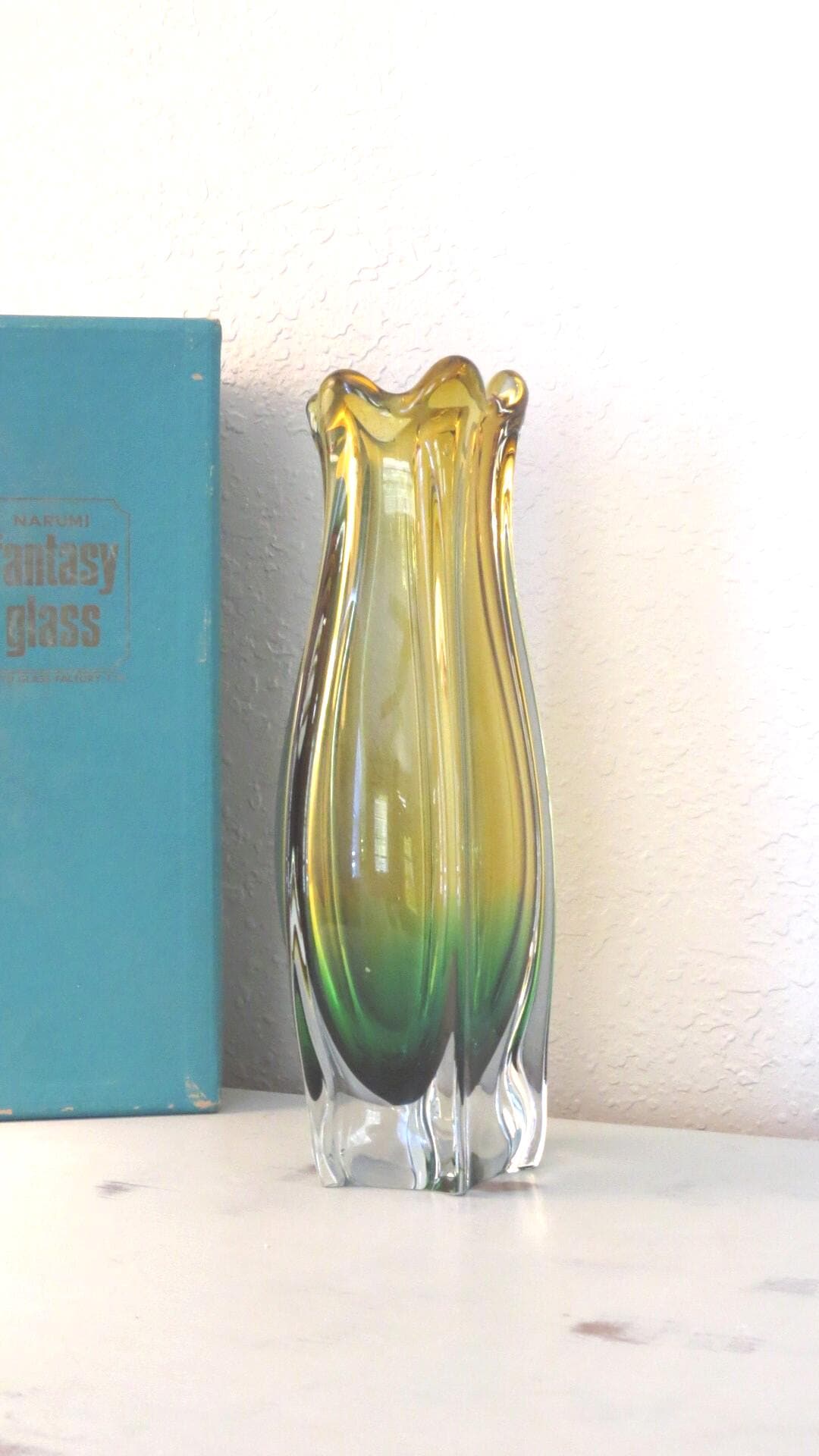 Vintage Japanese NARUMI Sanyu Fantasy Glass Vase - Art Glass Vintage Japanese NARUMI Sanyu Fantasy Glass Vase - Art Glass