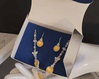 Avon Necklace and Earring set Butterfly Pretty Pastel
