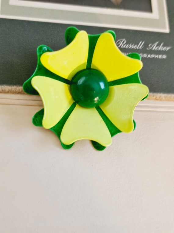 Vintage 60's Mod Retro Enamel Flower Brooch Lime … - image 2