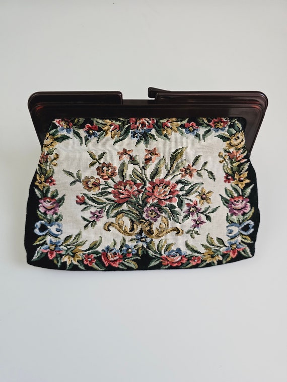 Embroidered Tapestry Cotton Wooden Handle Women's Clutch Bag main image 0