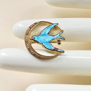 Vintage Mother of Pearl Dove Brooch – Hand Carved Shell Bird Pin