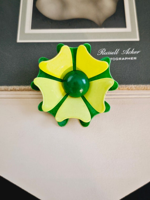 Vintage 60's Mod Retro Enamel Flower Brooch Lime … - image 5