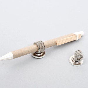8* Stifthalter mit magnetischem Zettelhalter