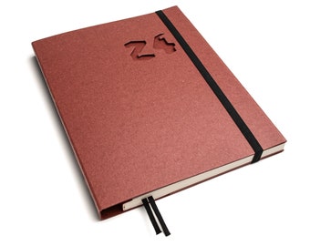 Sustainable book calendar 2024 made from 100% recycled paper "Swiss brochure" - red