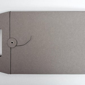 Dossier design ToGo avec fermeture à cordon, dossier de documents, dossier d'écriture, dossier de séminaire, dossier durable, papier écologique et recyclé, dossier A4