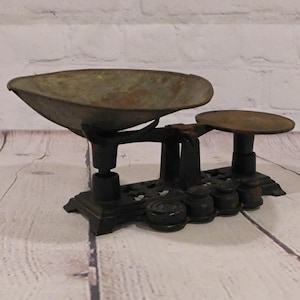 Vintage Cast Iron Balance Scale with Tin Scale Pan & Iron Weights, SC44