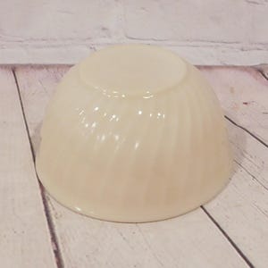 Fire King Oven Glass, Cream Colored/Ivory Swirl Mixing Bowl, 9&quot;, VK130