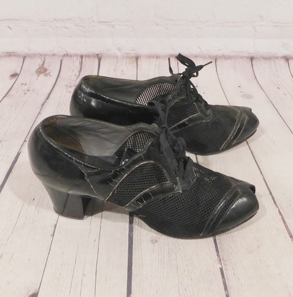 Vintage 1940's Black Patent Leather Peep Toe Shoe… - image 4