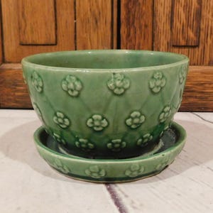 Vintage Shawnee Pottery, Green Shawnee Quilted Pottery Planter, Shawnee Flower Pot with Attached Saucer, Vintage Succulent Planter, PV839