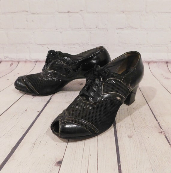 Vintage 1940's Black Patent Leather Peep Toe Shoe… - image 7