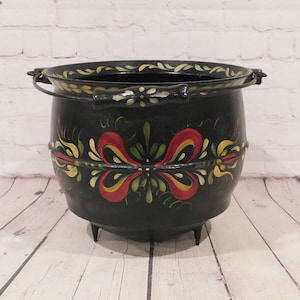 Antique Cast Iron ERIE Bulge Kettle, No. 8 Folk Art Decorated Cast Iron Pot, Wood Bead Bail Handle, 3 Legs, PA Estate Find, Circa 1890, CI06