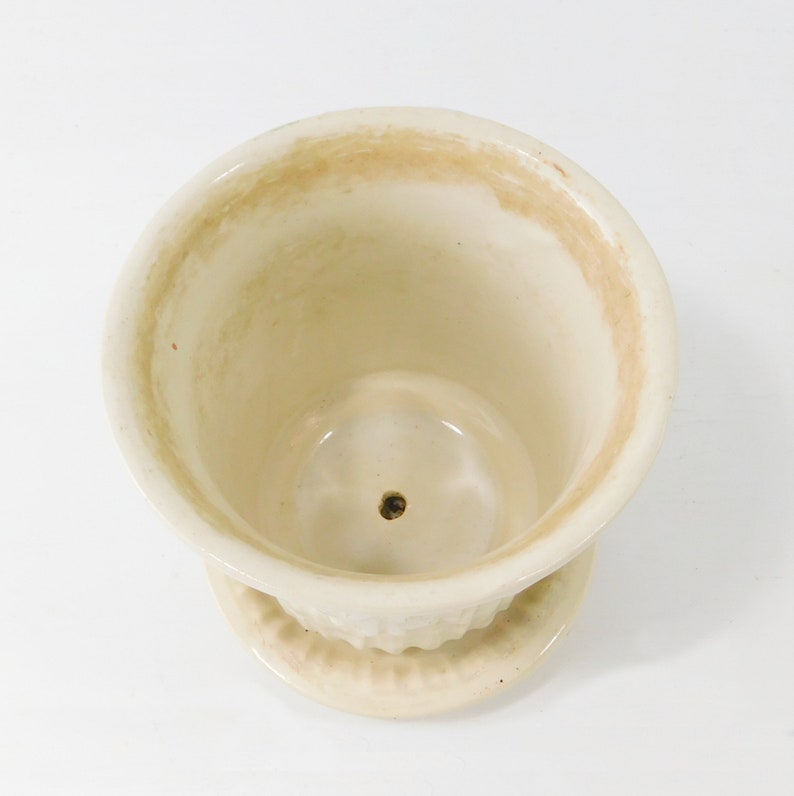 P84 Vintage McCoy Pottery Daisy Flower Pot with Attached Saucer