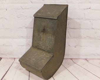 Vintage Poultry/Chicken Feeder, Hoeft & Co., Moe's Line, Galvanized Metal Feeder, VF87