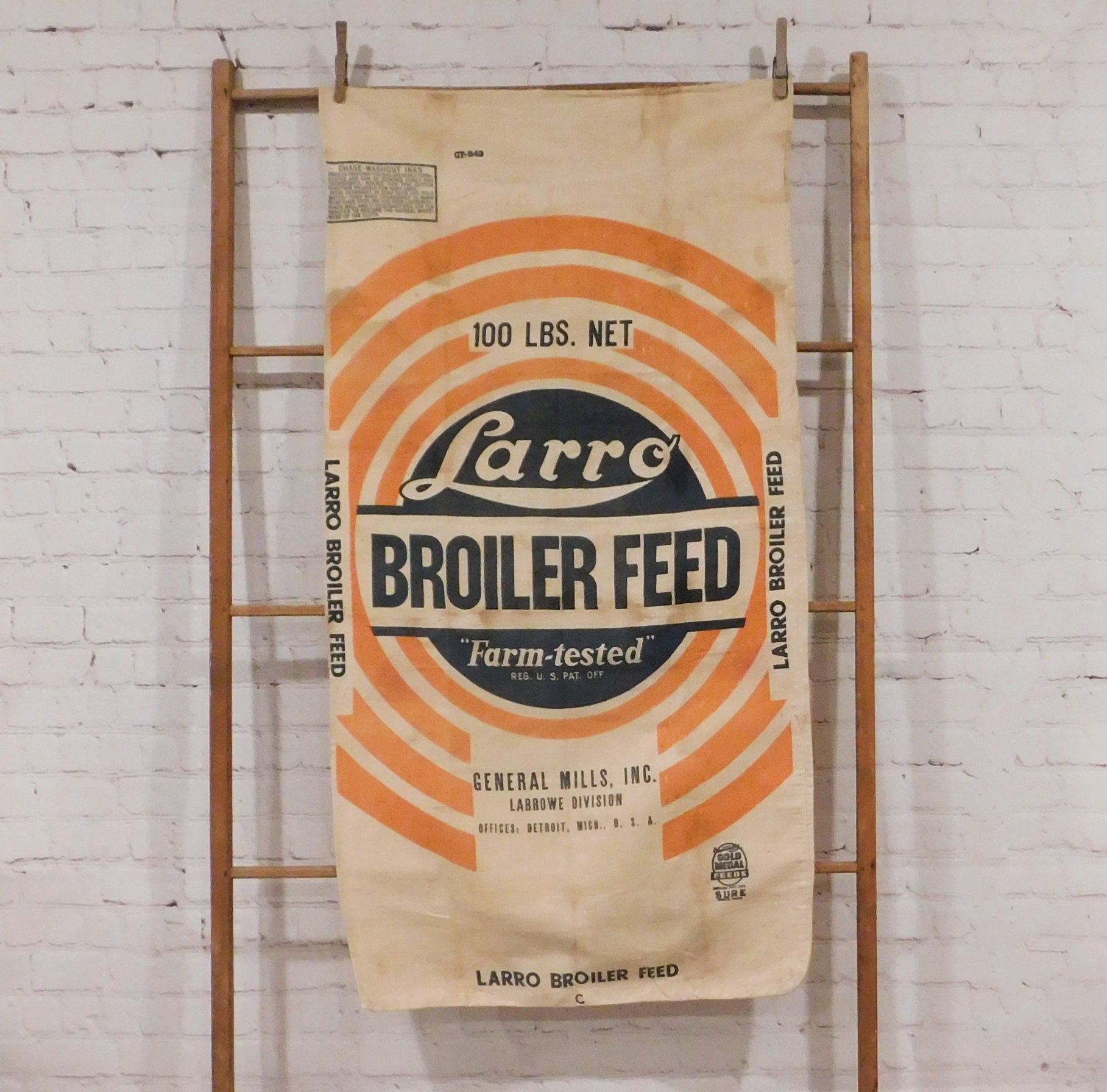 Vintage Feed Sack, Larro Broiler Feed Bag, Vintage Farm & Farmhouse Decor,  S284 