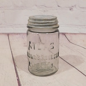 Atlas Strong Shoulder Mason Jar with Zinc Lid, Pale Gray Glass with Bubbles, VK131