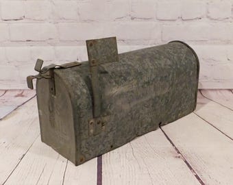 Vintage Metal U.S. Mail Mailbox, Rural Mail Box, MB05