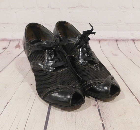 Vintage 1940's Black Patent Leather Peep Toe Shoe… - image 10