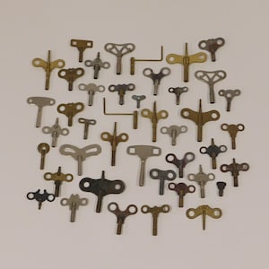 Vintage Clock Key & Winder Collection, 42 Clock Keys, Brass and Metal Keys, TT62