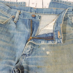 Vintage Wrangler Jeans, 32 Short, Well Worn Boot Cut Jeans with Natural Fading and Holes, CA01 image 8
