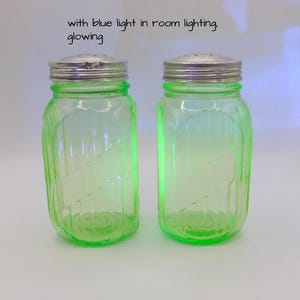 Vintage Green Uranium Glass Ribbed Salt & Pepper Shakers, Hoosier Shakers, VK154