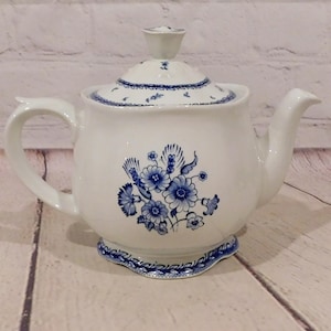 Arabia of Finland Porcelain Teapot, Finn Flower Blue Pattern, VK323