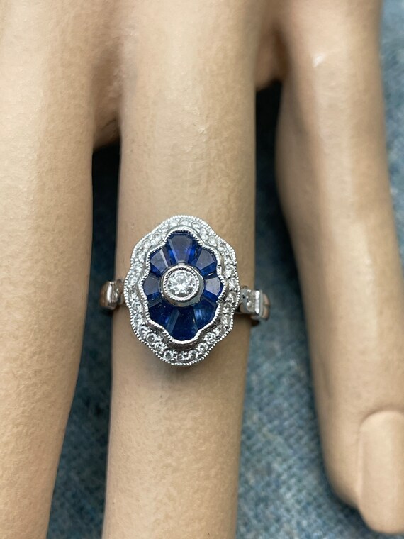 14K 585 White Gold Shield Cut Sapphire Ring Art D… - image 10