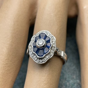 14K 585 White Gold Shield Cut Sapphire Ring Art Deco Inspired Size 7 Deep Blue Color image 9