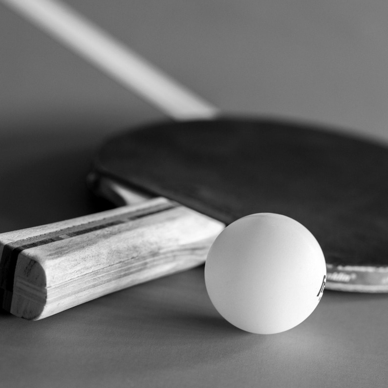 Table Tennis Print, Game Room Wall Art, Ping Pong, Man Cave Sports Decor, Black and White Art on Print, Canvas or Metal afbeelding 2
