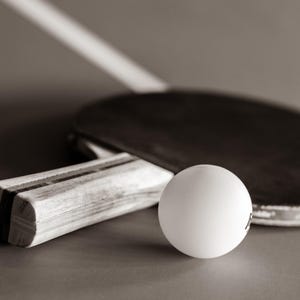 Table Tennis Print, Game Room Wall Art, Ping Pong, Man Cave Sports Decor, Black and White Art on Print, Canvas or Metal afbeelding 3