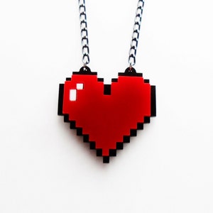 Collar de corazón de píxeles