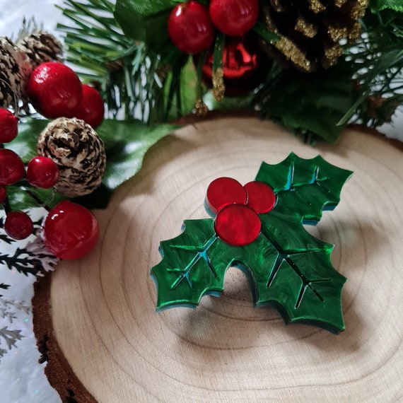 Holly brooch 2024