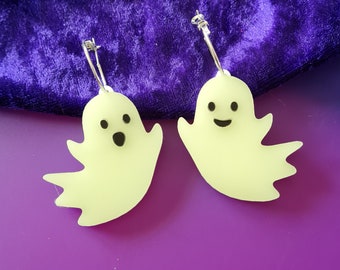 Brincos fantasma que brilham no escuro