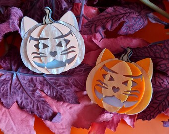 Cat O Lantern brooch or necklace