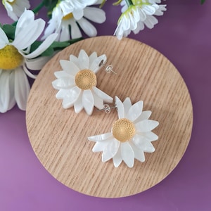 Daisy hoop earrings