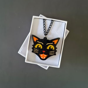 Scaredy cat reversible pendant