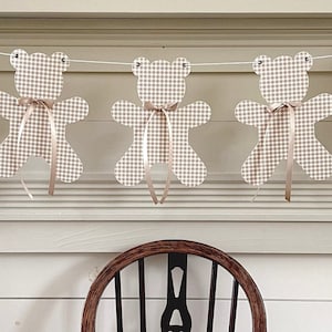 Guirnalda de ositos de peluche para baby shower, 5 osos grandes de cuadros beige de 19 cm de ancho x 24 cm de alto, longitud ajustable, decoración para habitación de bebé niño