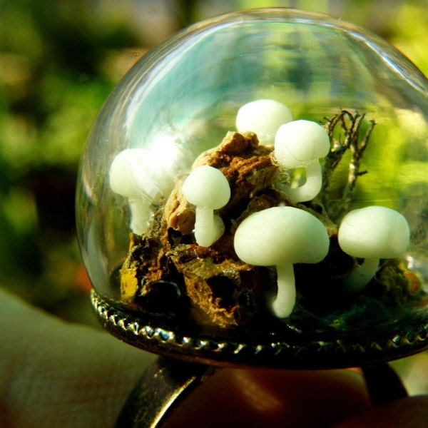 Glow In Dark Mushrooms Glass Globe Ring