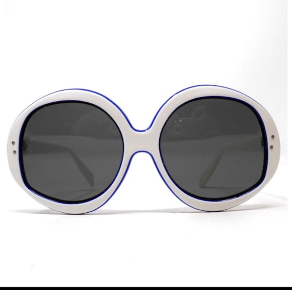 1960’s MOD Spaceage Vintage Sunglasses, White wit… - image 1