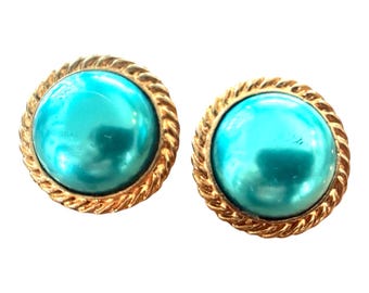 Pendientes de clip dorados de los años 80 con centro azul, joyería llamativa, 2,5 x 2,5 cm (1" x 1") con forma abovedada.
