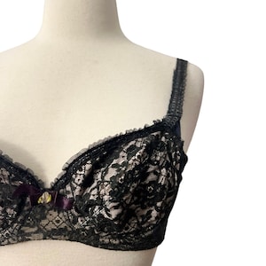 1950’s Black and Cream Lace Bullet Bra, Vintage French Lace Mid Century Bullst Bra, Made in France, Approx a 34B