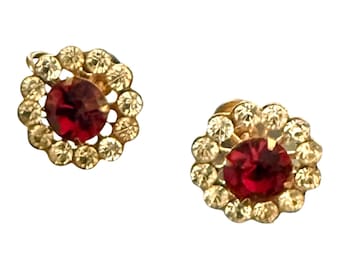 Pendientes de rosca con diamantes de imitación de los años 50 en transparente y rojo, 1,5 cm. Joyería de mediados de siglo.