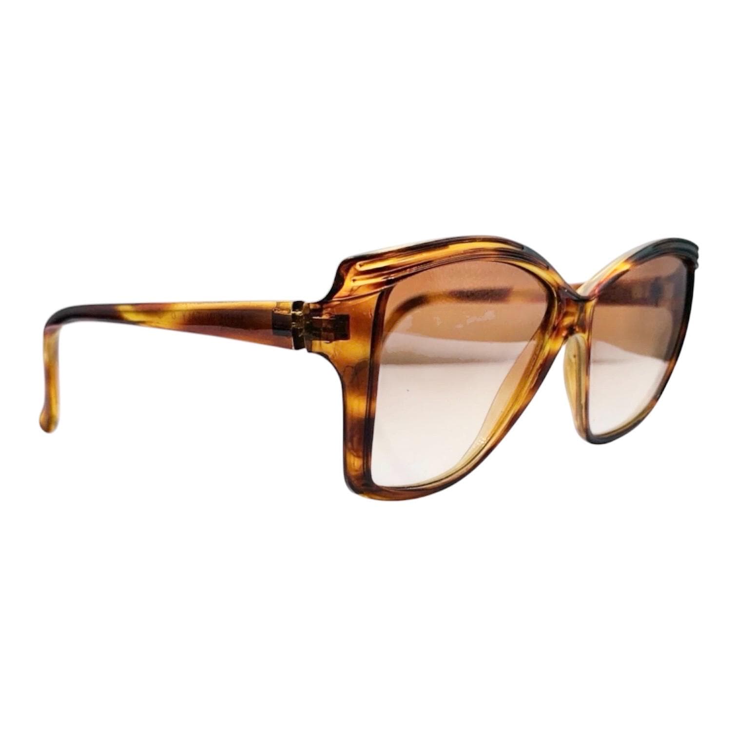 1970’s Sunglasses in Tortoiseshell, Angular w Slight Cateye, Made in Italy 1970 main image 2
