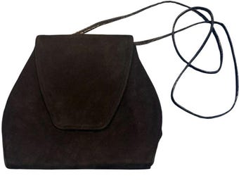 Bolso bandolera o cartera de mano vintage Frenchy Of California en color negro, forma angular.