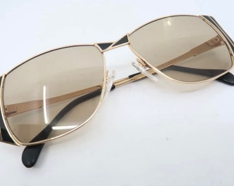 Sharp Vintage Silhouette Sunglasses, Mod 6110, Made in Austria Vintage Silhouette Austria Sunglasses, Gold Metal Framed  main image 4