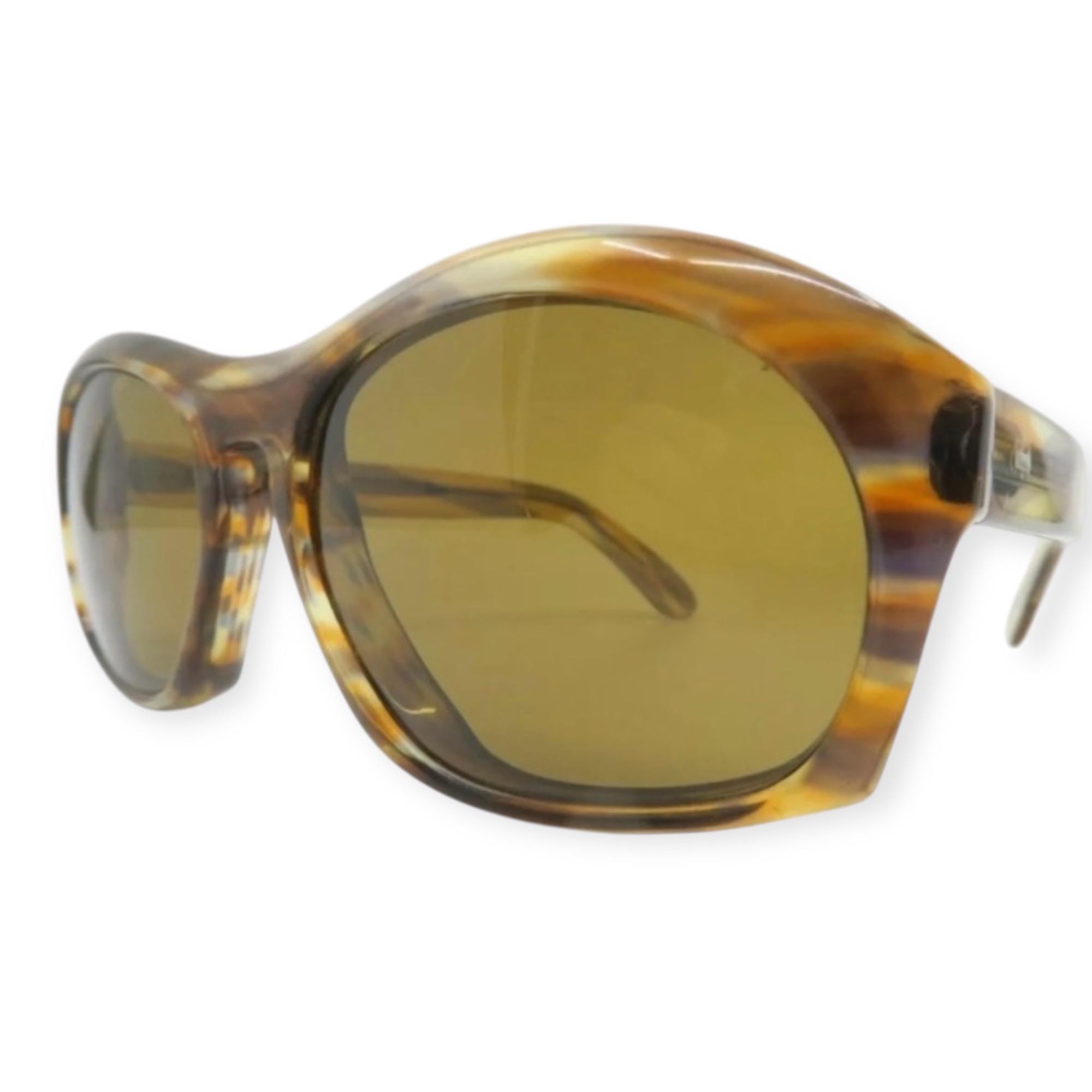 Vintage 1970’s CEMO Thick Oversized Sunglasses w Keyhole bridge, Made in Germany Black Retro-Vintage Keyhole Bridge Low Bridge Fit Gradient  main image 4