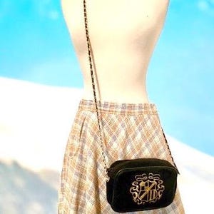 Porte-monnaie L J Simone en daim noir et or vintage des années 1980, bandoulière chaîne en or, sac en daim des années 1980