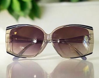 Occhiali da sole vintage angolari anni '80, trasparenti e viola, oversize, nuovi, mai indossati.