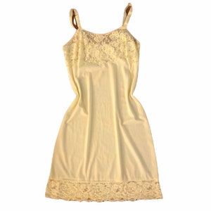 Vintage Yellow Full Slip with Lace Bodice, Size 34/Medium, Vintage Pastel Yellow Slip Dress