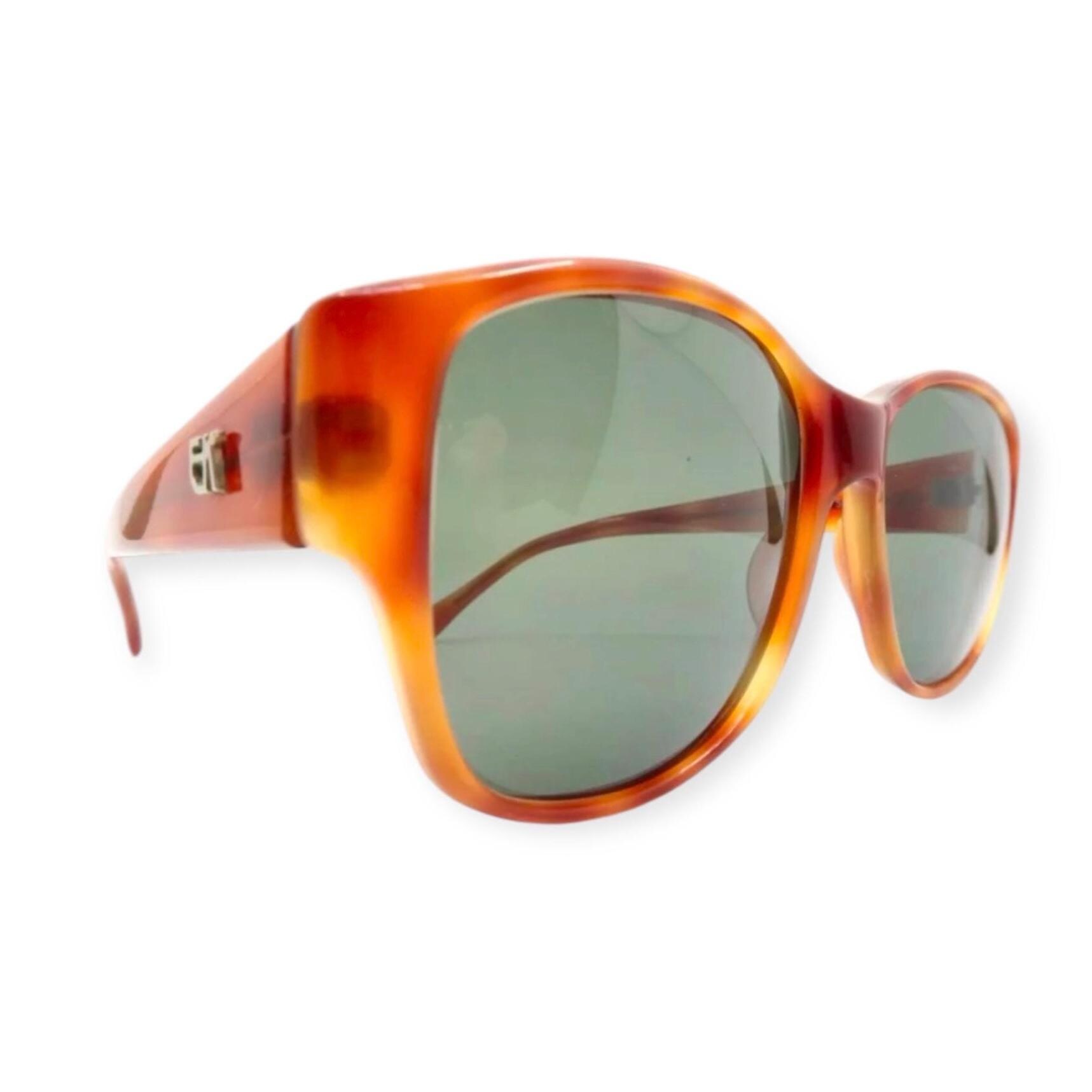 Emmanuelle Khanh Paris Sunglasses in Tortoiseshell , Mod  display picture 2